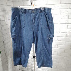 Gloria Vanderbilt Ladies Size 16 Medium Wash Lightweight Jean Capri's